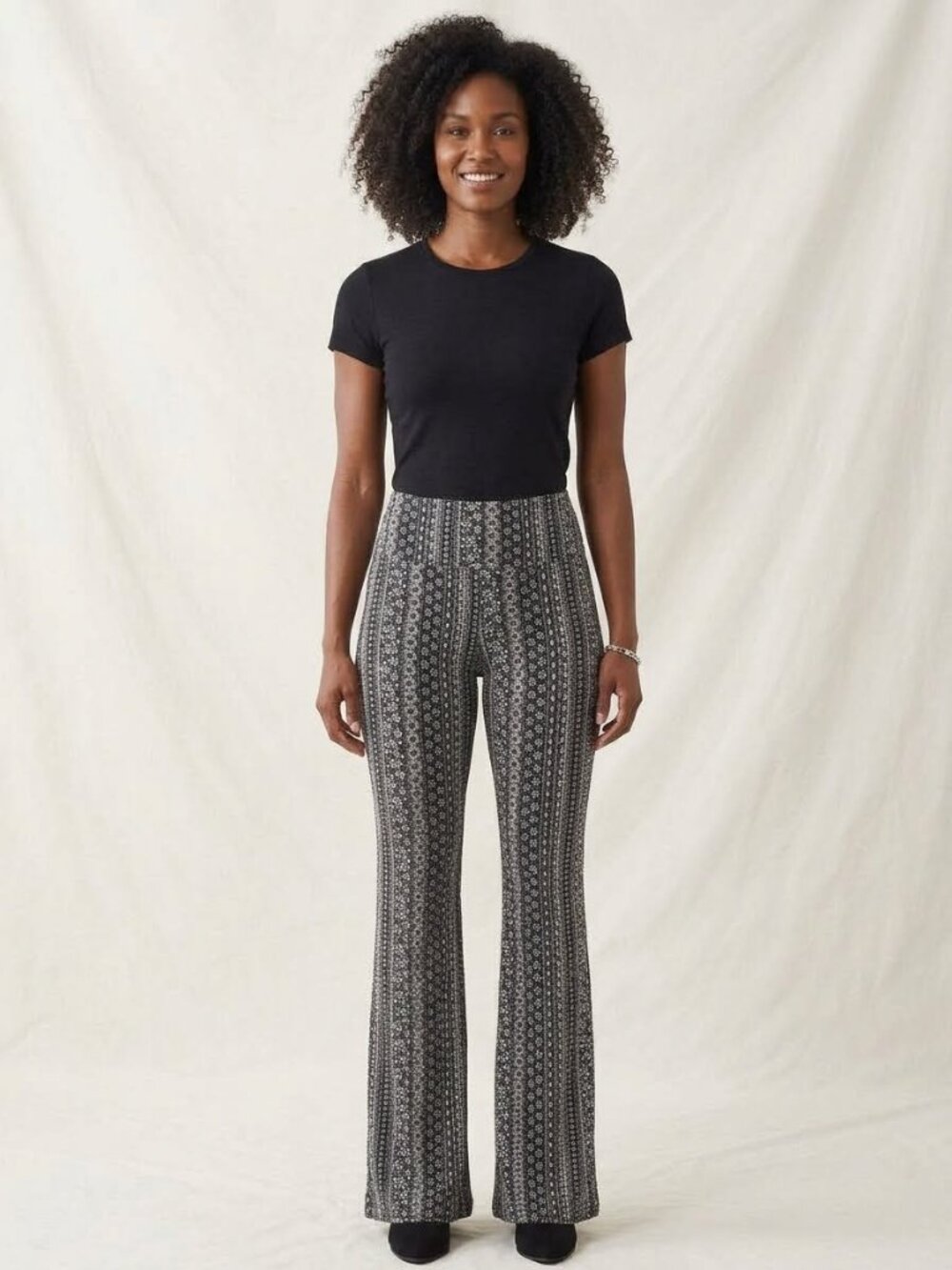 No Boundaries Black Floral Print Flare Pants NWT Size S 3-5